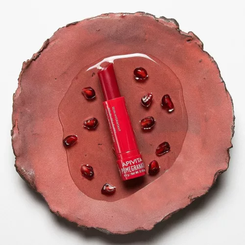 Apivita Lip Care Ajakápoló stift, színezett, gránátalmával (4.4 g)